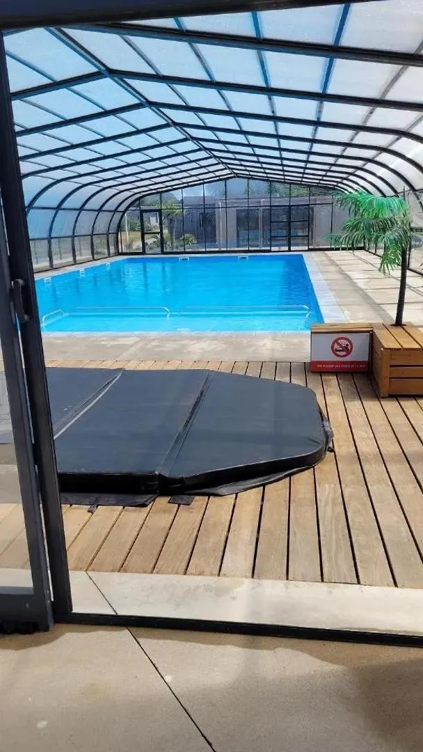 Chalet Dans Domaine Avec Piscine Marzan Campsite