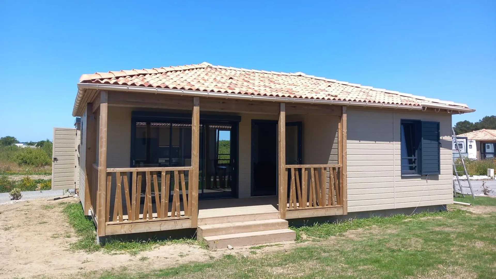 Chalet Dans Domaine Avec Piscine Marzan